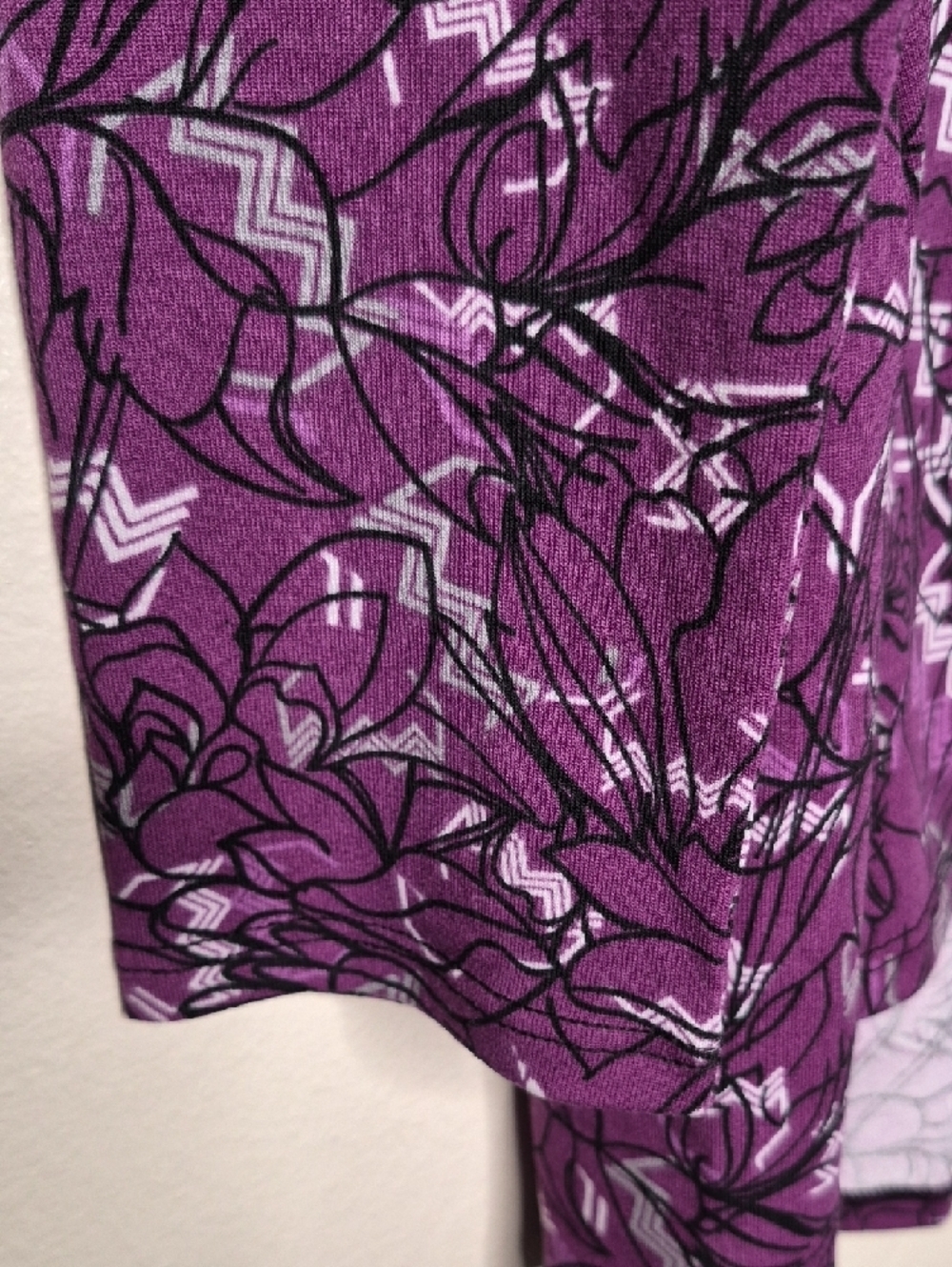 LuLaRoe Purple Floral Long Sleeve Scoop Neck Top - Picture 5 of 9